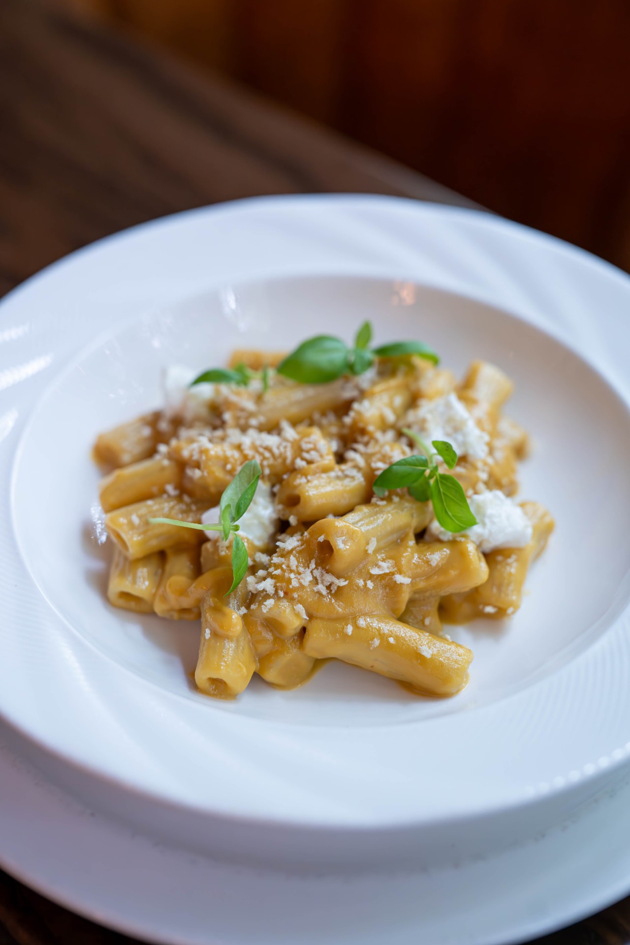 Rigatoni in cream sauce with basil